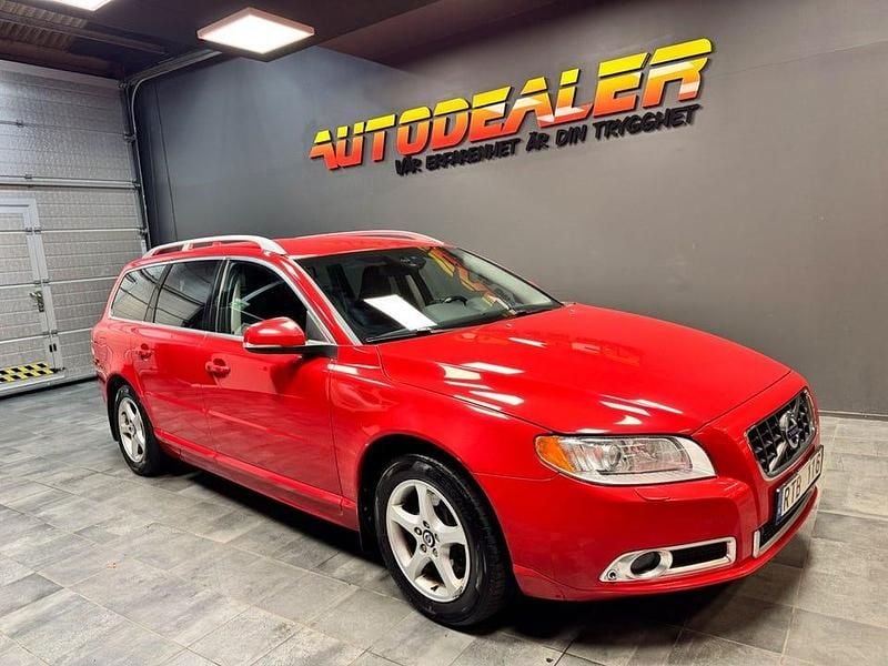 Begagnad Volvo V70 Summum 231 HK (169 kW) 2012 Röd Kombi