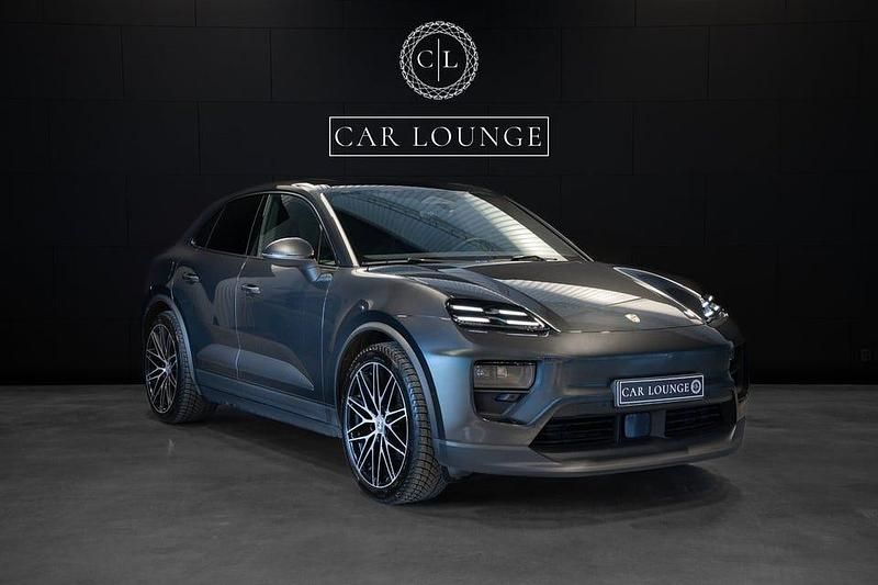 Begagnad Porsche Macan 330 kW (449 HK) 2024 Volcanogrå metallic SUV