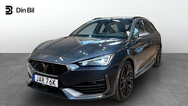Grå Begagnad 2023 Cupra Leon VZ Kombi | 324 900 kr (Marknadspris) - Bild 1/4