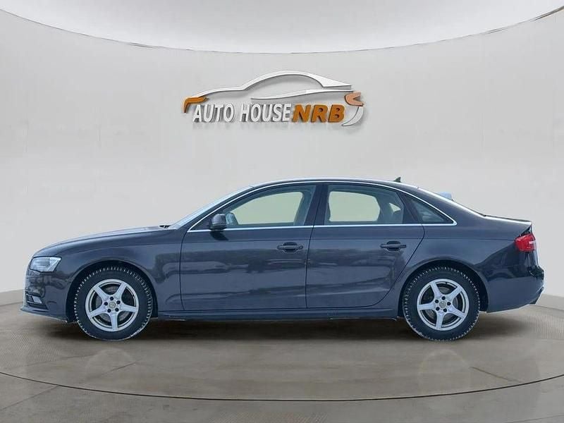 Grå Begagnad 2013 Audi A4 Sedan | 86 500 kr (Marknadspris) - Bild 1/4