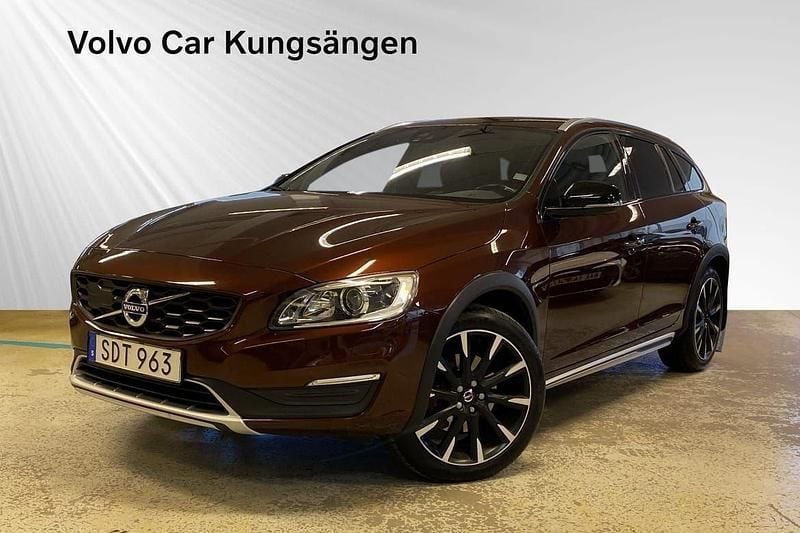 Brun Begagnad 2016 Volvo V60 CC Business Edition Kombi | 199 800 kr (Bra pris) - Bild 1/3