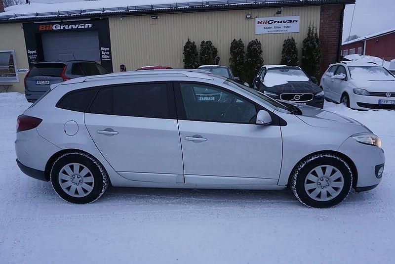Begagnad Renault Mégane GrandTour 110 HK (80 kW) 2012 Silver Kombi