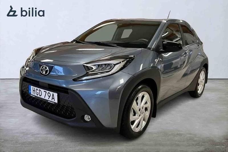 Grå Ny 2025 Toyota Aygo Halvkombi | 204 900 kr - Bild 1/1