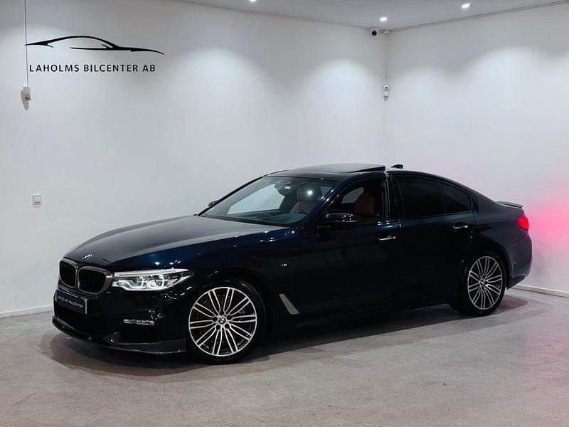 Svart Begagnad 2018 BMW 540 M Sport Sedan | 449 900 kr (Marknadspris) - Bild 1/4