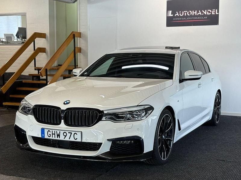 Vit Begagnad 2019 BMW 530 M Sport Sedan | 399 900 kr (Marknadspris) - Bild 1/4