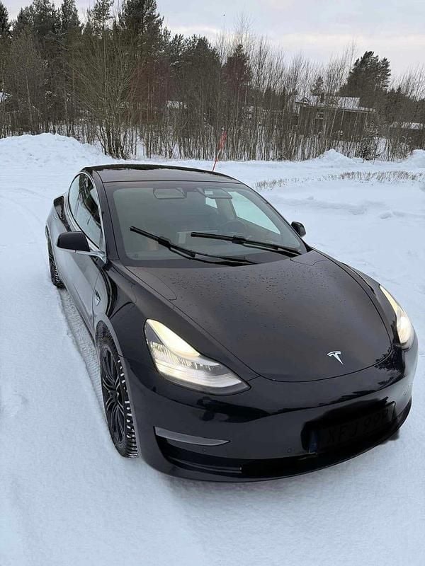 Begagnad Tesla Model 3 Long Range AWD 323 kW (440 HK) 2019 Sedan