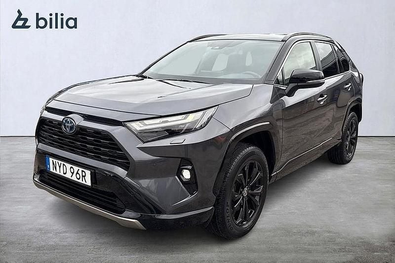 Grå Begagnad 2022 Toyota RAV4 Hybrid Style SUV | 379 800 kr (Superpris) - Bild 1/3