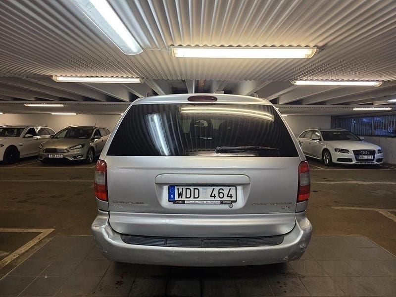 Begagnad Chrysler Grand Voyager 174 HK (127 kW) 2005 Silver Minibuss