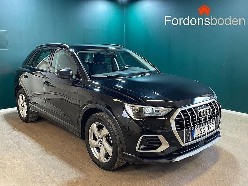 Svart Begagnad 2021 Audi Q3 Proline SUV | 244 900 kr (Marknadspris) - Bild 1/4