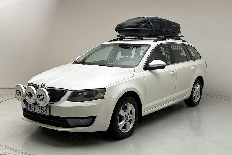 Vit Begagnad 2014 Skoda Octavia Kombi | 119 000 kr (Lite dyr) - Bild 1/4