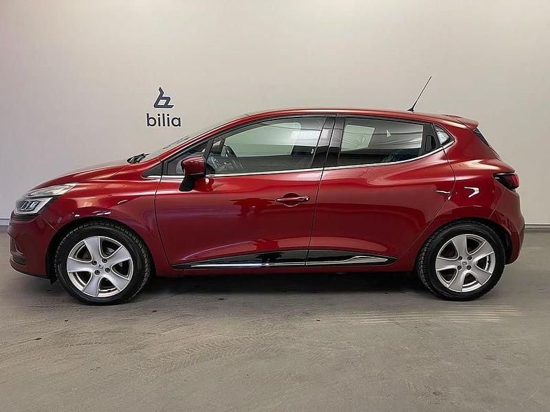 Begagnad Renault Clio IV Intens 91 HK (66 kW) 2016 Mörkröd Halvkombi