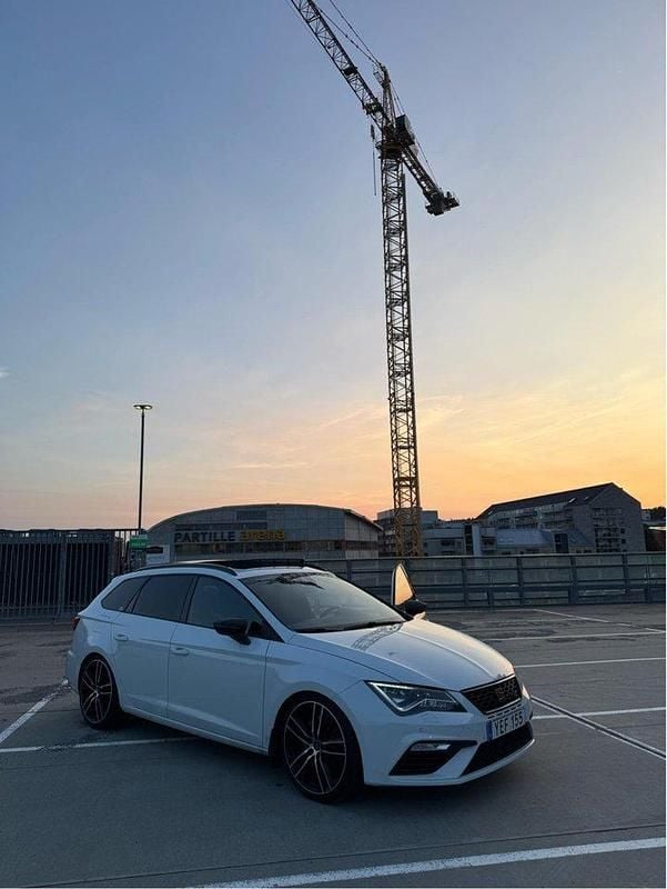 Vit Begagnad 2019 Cupra Leon Kombi | 265 000 kr (Bra pris) - Bild 1/4
