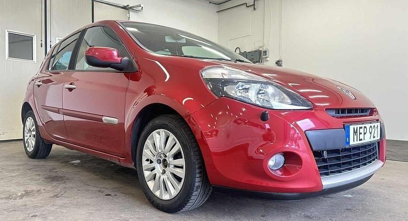 Röd Begagnad 2011 Renault Clio R.S. Halvkombi | 37 900 kr (Marknadspris) - Bild 1/4
