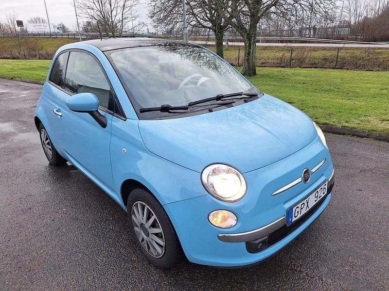 Ljusblå "azzuro volare" Begagnad 2013 Fiat 500 Halvkombi | 52 000 kr (Bra pris) - Bild 1/4