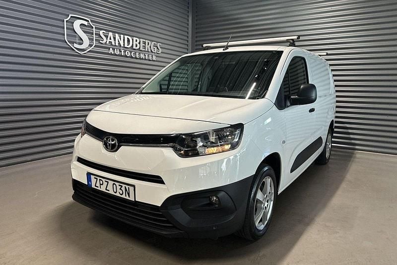 Vit Begagnad 2021 Toyota Proace City Van | 164 500 kr (Marknadspris) - Bild 1/4