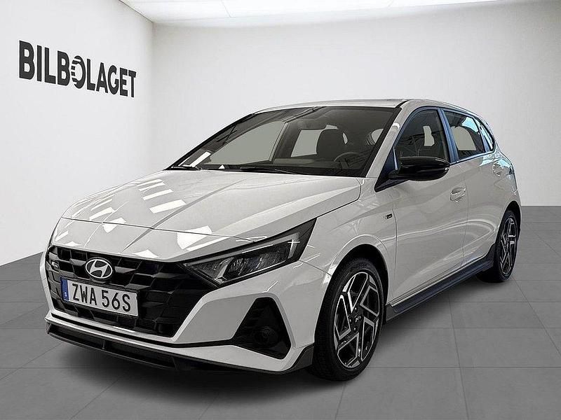 Vit Ny 2024 Hyundai i20 Halvkombi | 269 800 kr (Dyr) - Bild 1/4