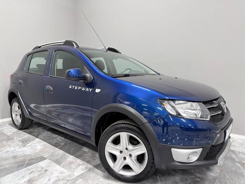 Blå Begagnad 2016 Dacia Sandero Stepway Kombi | 64 900 kr (Marknadspris) - Bild 1/4