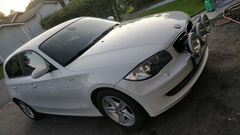 Vit Begagnad 2008 BMW 118 Advantage Halvkombi | 49 900 kr (Marknadspris) - Bild 1/1