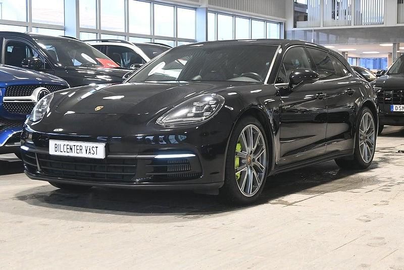 Svart Begagnad 2018 Porsche Panamera Sport Turismo Kombi | 584 000 kr - Bild 1/4