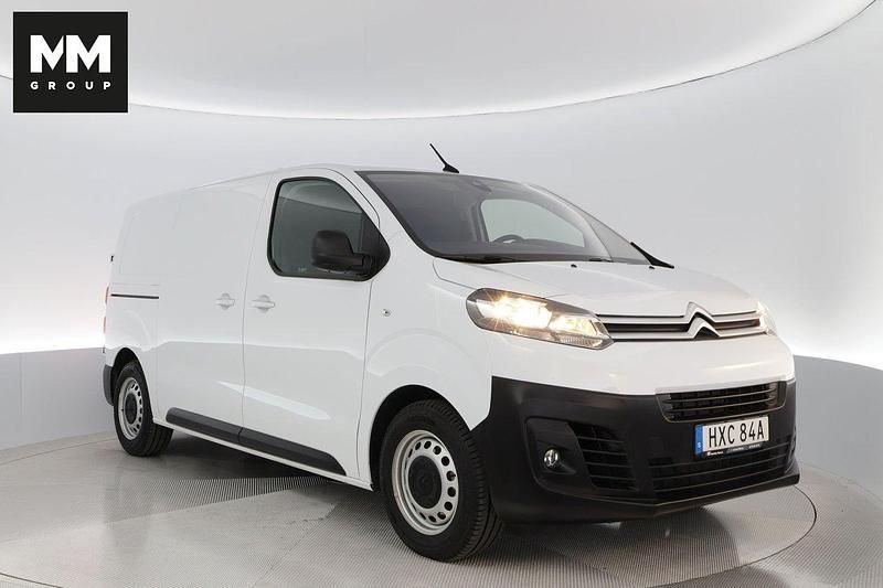 Vit Begagnad 2023 Citroën e-Jumpy Business Class Minibuss | 399 900 kr (Marknadspris) - Bild 1/4