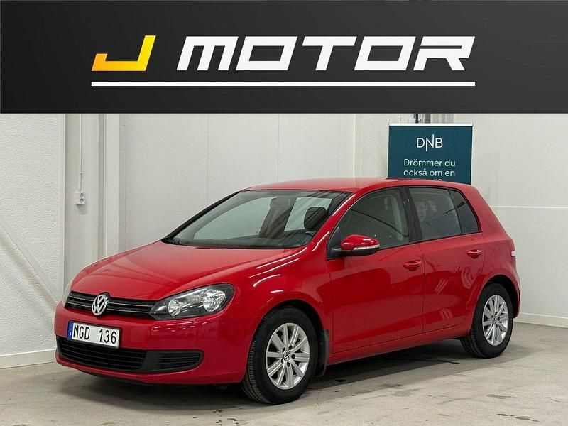 Röd Begagnad 2012 VW Golf VII Halvkombi | 69 900 kr (Bra pris) - Bild 1/4