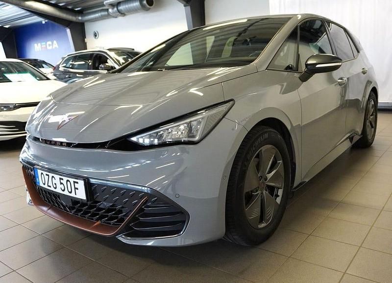 Begagnad Cupra Born e-Boost 169 kW (231 HK) 2022 Ljusgrå (grå) Halvkombi