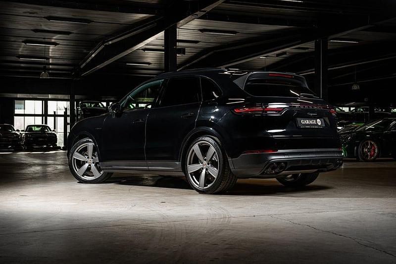 Begagnad Porsche Cayenne Platinum Edition 462 HK (339 kW) 2023 Svart SUV