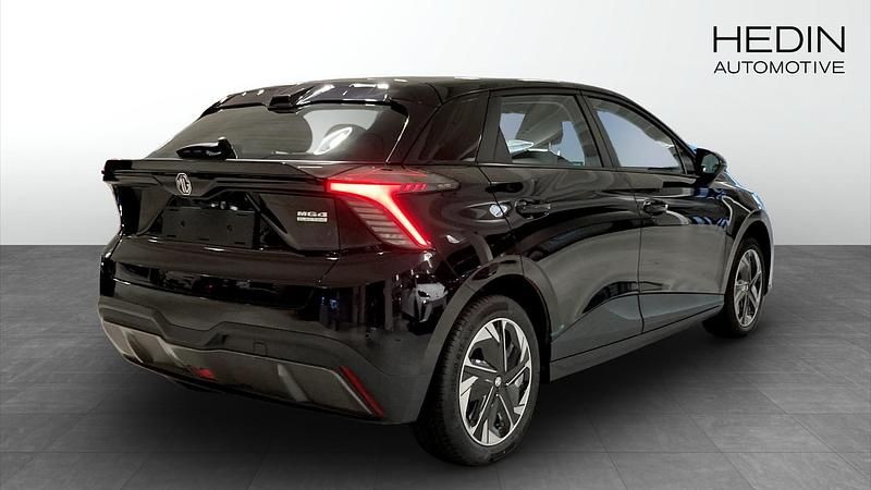 Begagnad MG MG4 EV 125 kW (170 HK) 2024 Svart Halvkombi