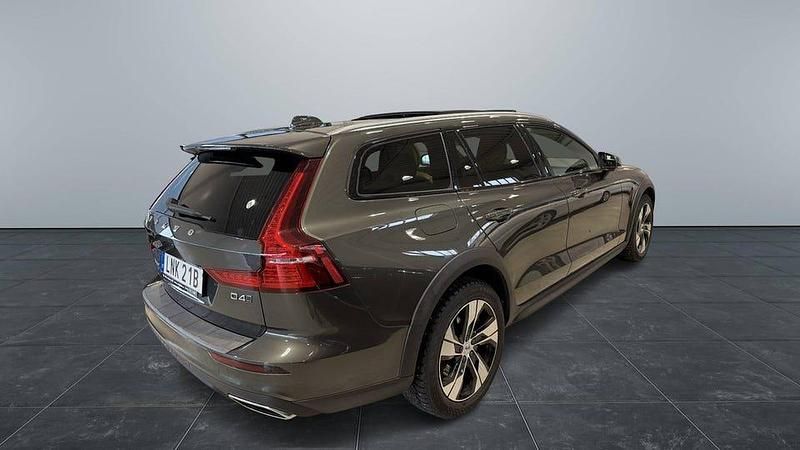 Begagnad Volvo V60 CC 190 HK (139 kW) 2020 Mörkgrå Kombi