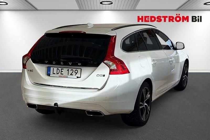 Begagnad Volvo V60 Momentum 234 HK (172 kW) 2017 Vit Kombi