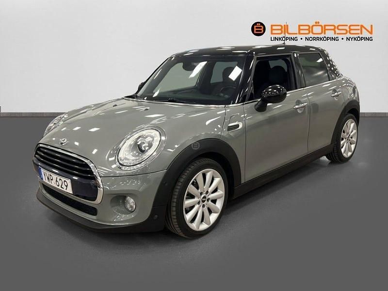 Grå Begagnad 2017 Mini Cooper Halvkombi | 169 900 kr (Marknadspris) - Bild 1/4