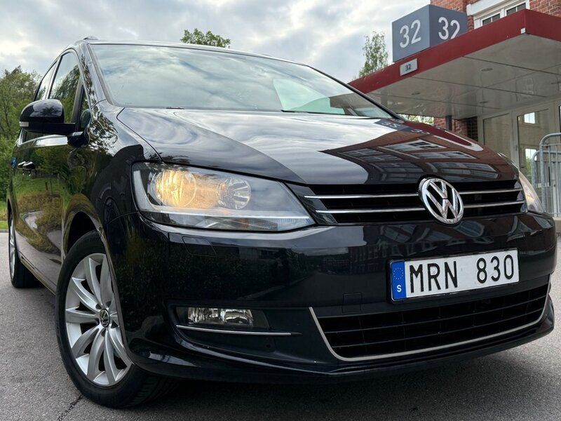 Svart Begagnad 2011 VW Sharan Minibuss | 94 900 kr (Marknadspris) - Bild 1/4