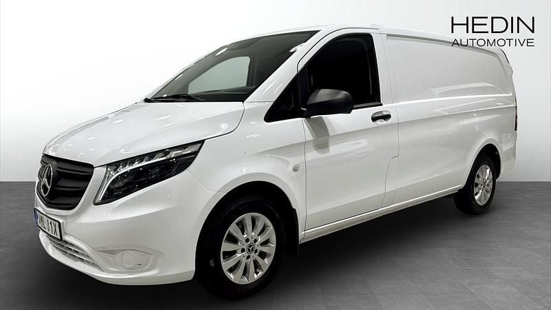 Svart Begagnad 2023 Mercedes Vito Van | 284 200 kr - Bild 1/4