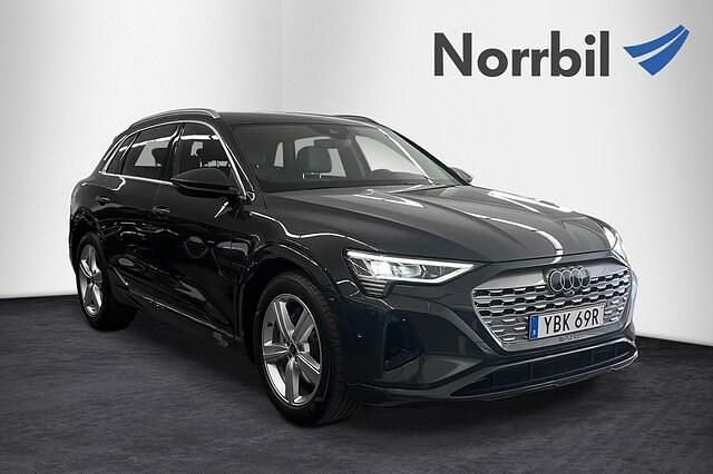 Manhattangrå metallic Begagnad 2023 Audi Q8 e-tron Proline SUV | 599 000 kr (Superpris) - Bild 1/4