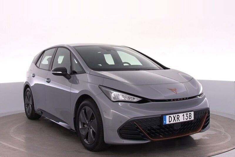 Ljusgrå Begagnad 2024 Cupra Born Halvkombi | 319 000 kr (Marknadspris) - Bild 1/4