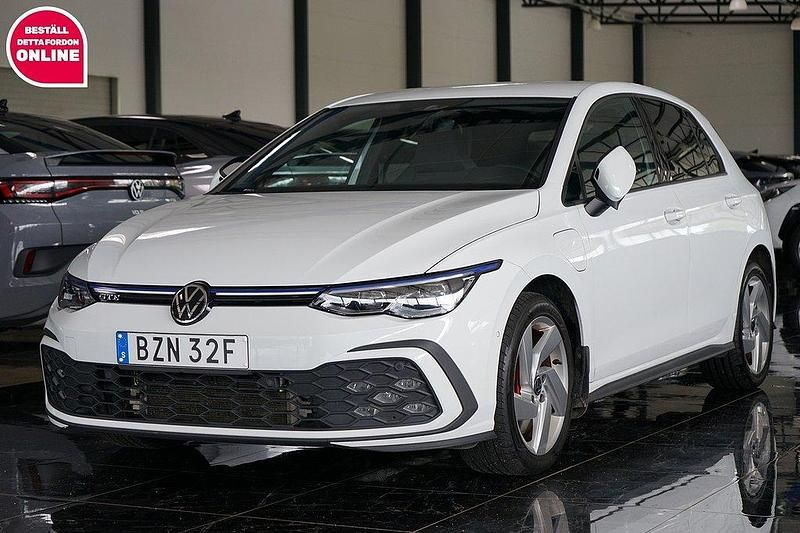 Vit Begagnad 2021 VW Golf VIII GTE Halvkombi | 294 500 kr (Marknadspris) - Bild 1/4