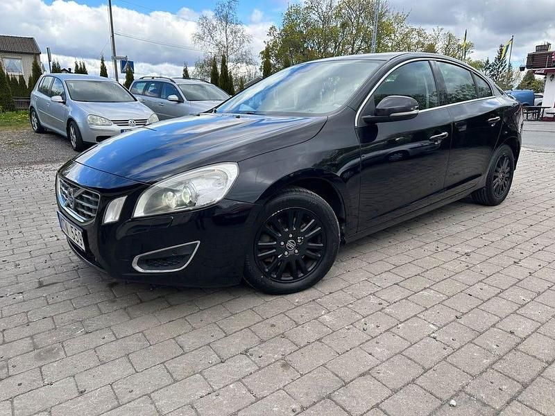 Svart Begagnad 2012 Volvo S60 Momentum Sedan | 79 600 kr (Marknadspris) - Bild 1/4
