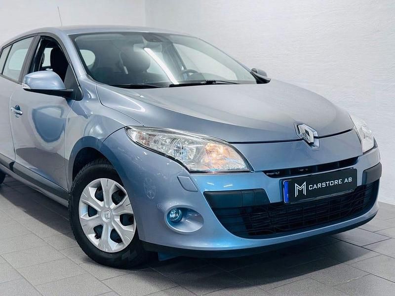 Begagnad Renault Mégane III 90 HK (66 kW) 2010 Blå Halvkombi