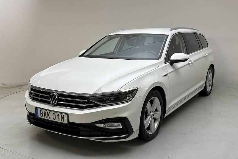 Vit Begagnad 2021 VW Passat GT | 219 000 kr (Bra pris) - Bild 1/4