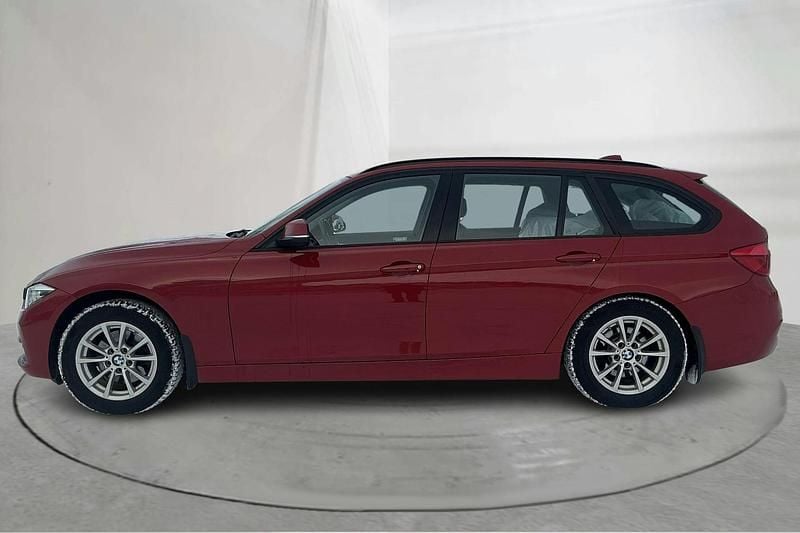 Begagnad BMW 320 Sport Line 190 HK (139 kW) 2019 Röd Kombi