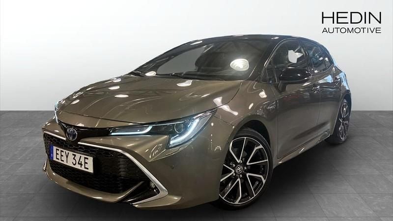 Grön (green) Begagnad 2020 Toyota Corolla Executive Halvkombi | 249 900 kr - Bild 1/4