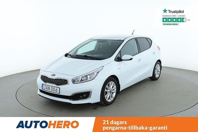 Vit Begagnad 2017 Kia Ceed Halvkombi | 103 000 kr (Marknadspris) - Bild 1/4