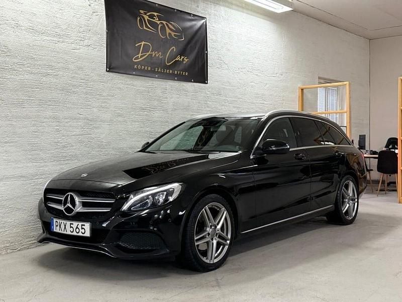 Svart Begagnad 2017 Mercedes C220 Avantgarde | 149 900 kr (Marknadspris) - Bild 1/4