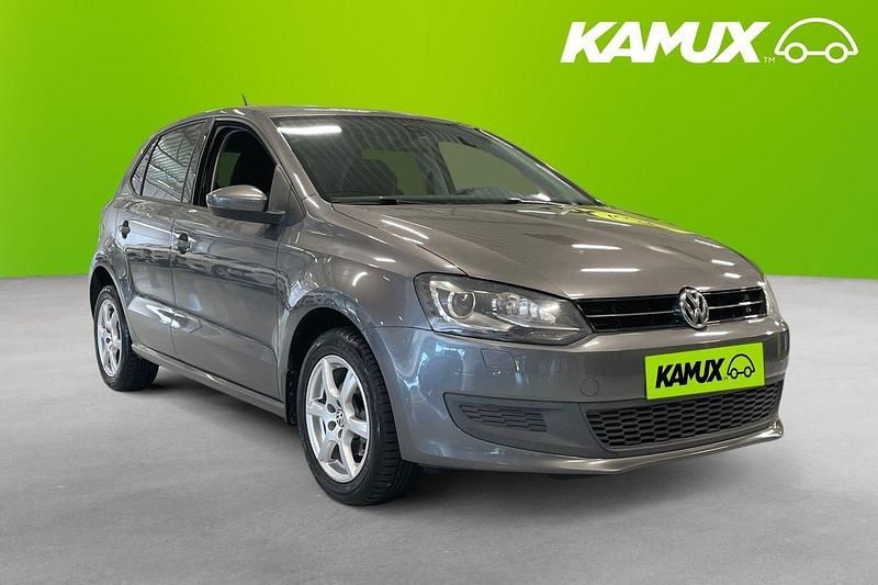 Silver/grå Begagnad 2014 VW Polo Halvkombi | 114 900 kr (Marknadspris) - Bild 1/4