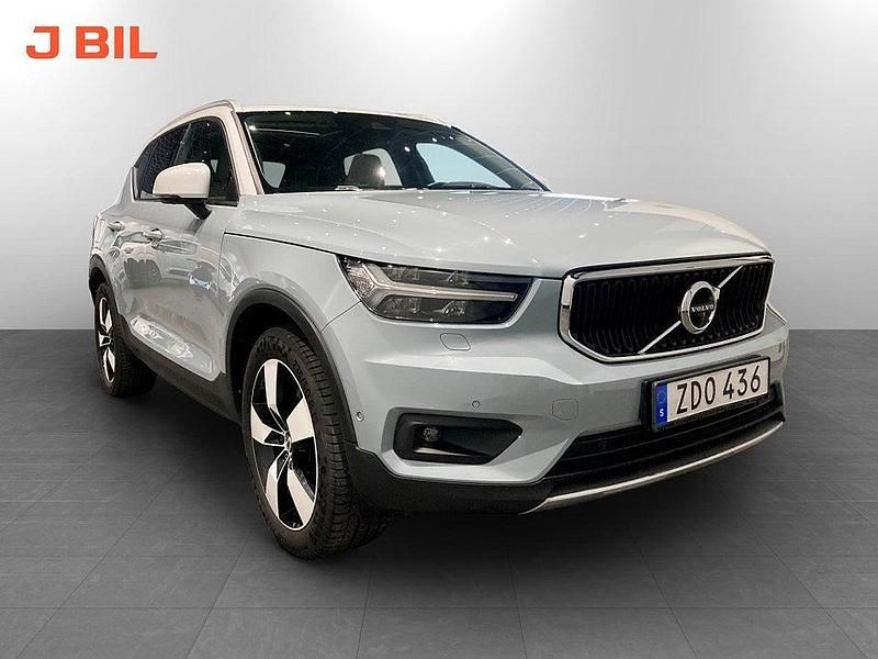 Ljusblå Begagnad 2017 Volvo XC40 Momentum SUV | 263 900 kr (Marknadspris) - Bild 1/4