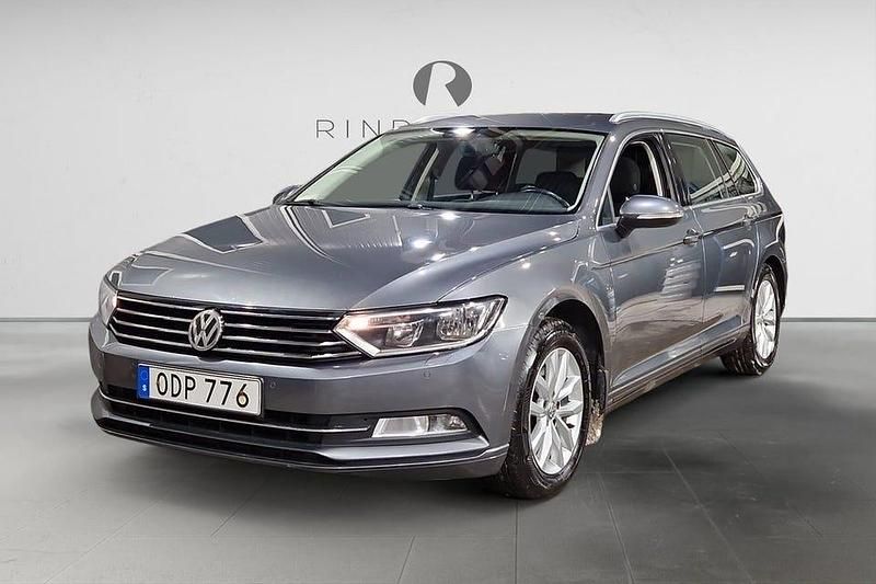 Mörkgrå Begagnad 2016 VW Passat Kombi | 129 900 kr (Marknadspris) - Bild 1/3