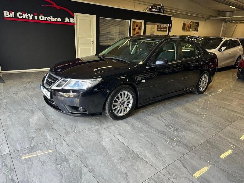 Svart Begagnad 2009 Saab 9-3 Sedan | 69 900 kr (Marknadspris) - Bild 1/4