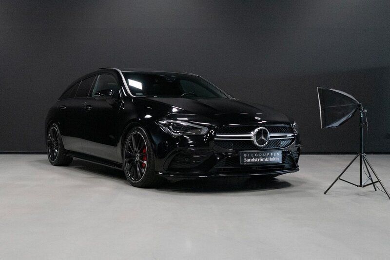 Svart Begagnad 2022 Mercedes CLA35 AMG Shooting Brake AMG Kombi | 479 000 kr - Bild 1/4