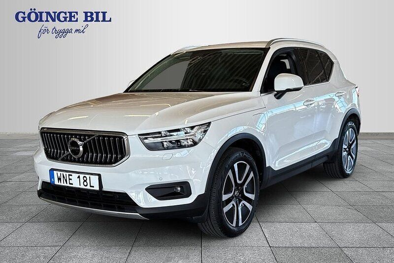 Vit Begagnad 2021 Volvo XC40 Inscription SUV | 359 000 kr (Marknadspris) - Bild 1/3