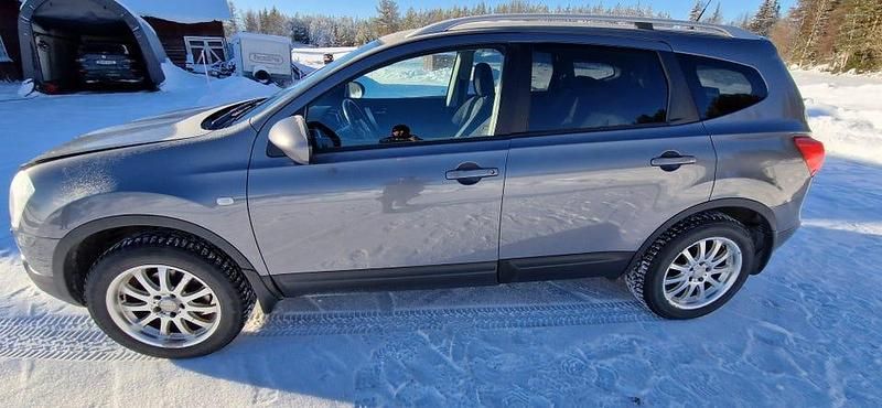 Begagnad Nissan Qashqai +2 141 HK (103 kW) 2009 Ljusgrå metallic SUV